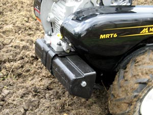Masse &agrave; l'avant d'un motoculteur