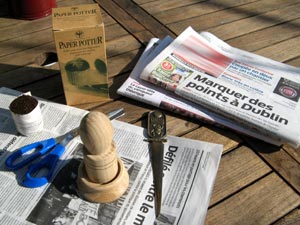 Paper Potter, papier journal, ciseaux, coupe-papier Paper Potter, papier journal, ciseaux, coupe-papier