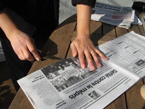 1ère découpe de la feuille de journal 1ère découpe de la feuille de journal