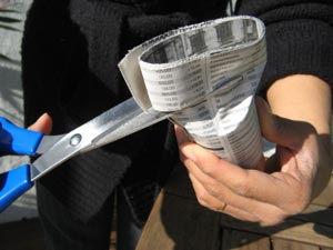 Découper l'excédent de papier Découper l'excédent de papier