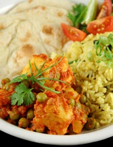 Coriandre cisel&eacute;e sur un plat oriental