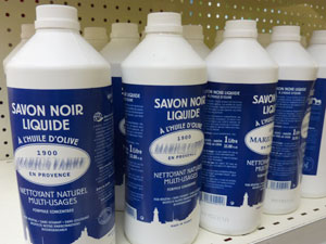Flacons de savon noir