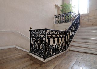 Plante sur un palier : autorisé ou non ?