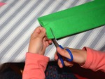 Découpe d'une bande de papier pour la tige