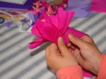 Formation de la fleur par enroulement du papier