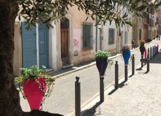 Greenpods sur des poteaux anti-stationnement