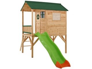 Maisonnette sur pilotis avec toboggan