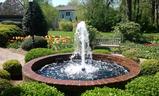 Fontaine dans un jardin