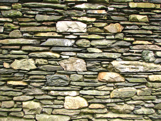 Mur en pierres sèches : pierres plates
