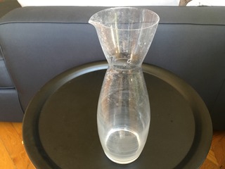 Carafe entartrée par le calcaire