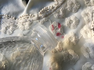 Tache de framboise sur textile synthétique