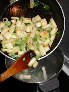 Cuisson oignon et asperge à la poële