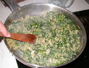 Mélange de la quinoa et des épinards