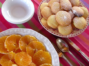 Salade d'oranges et sa farandole de petits biscuits