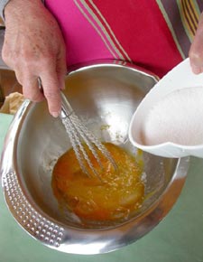 Mélanger sucre et oeufs