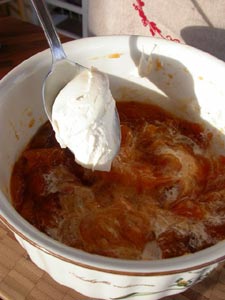 Mélanger avec la crème fraîche...