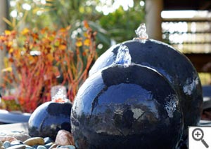 Fontaine sphère contemporaine