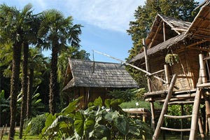 Bambouseraie d'Anduze : village laotien