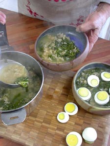 Service et décoration avec les oeufs