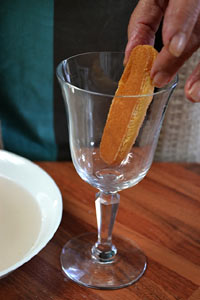 On installe un biscuit à la cuiller