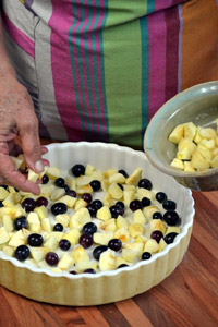 Disposer les fruits au fond du plat