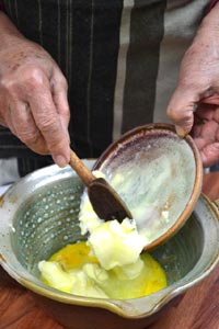 Incorporation dans le beurre fondu