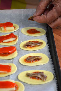 Garniture des pizzas