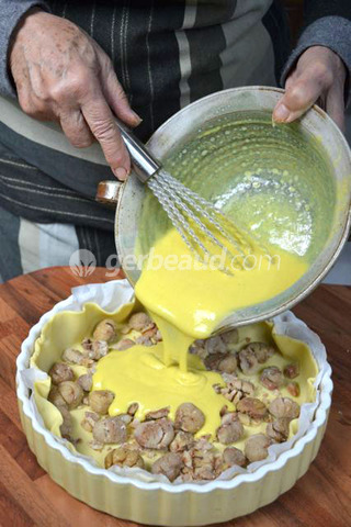 Garniture du plat avec l'appareil