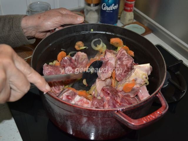 Ajout des morceaux de viande