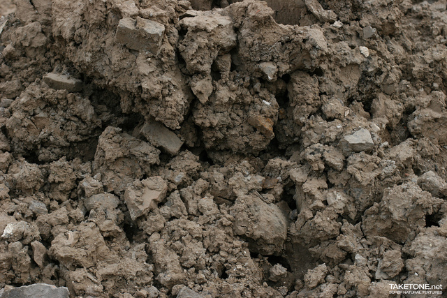 Quels sont les dangers du sol argileux pour sa maison ?