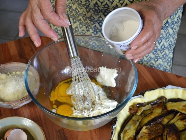 Mélange des oeufs et du mascarpone