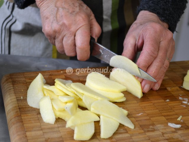 Découpes des pommes en lamelles