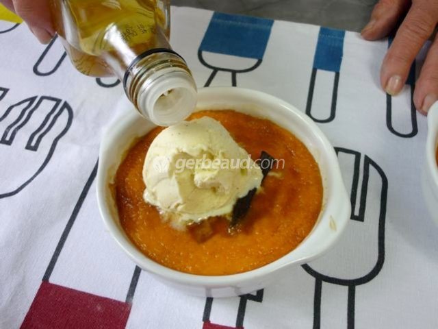 Glace vanille et huile de noix