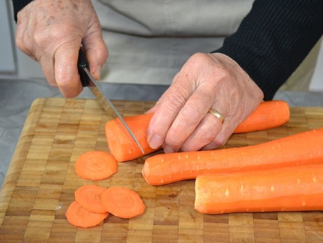 Découpe des rondelles de carottes