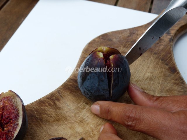 Découpe des figues en étoile
