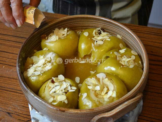 Ajout des amandes pour décorer