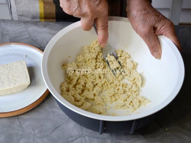 Ecrasement du tofu à la fourchette