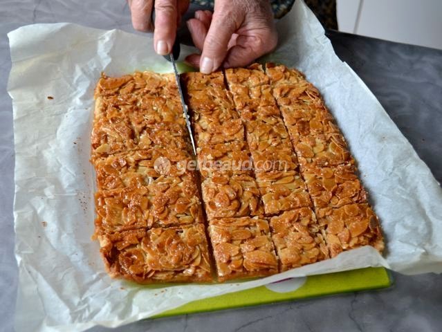 Découpe du sablé aux amandes