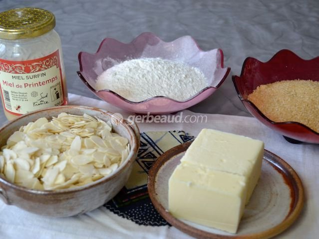 Ingrédients sablés aux amandes et au miel