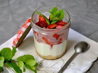 Coupe fraîcheur aux fraises et au fromage blanc