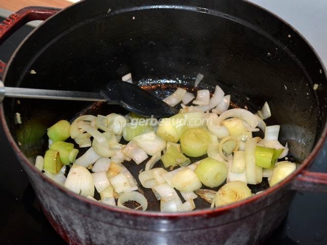 Faire revenir l'oignon