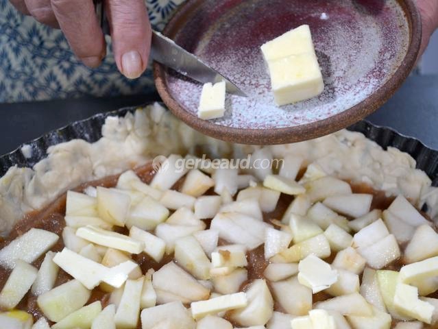 Ajout des cubes de fruits et du beurre
