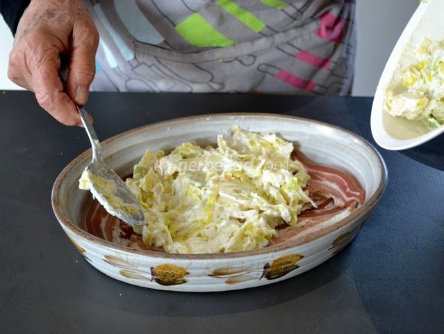 Disposition du mélange sur la pancetta