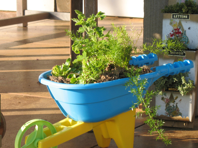 Brouette d'enfant recyclée