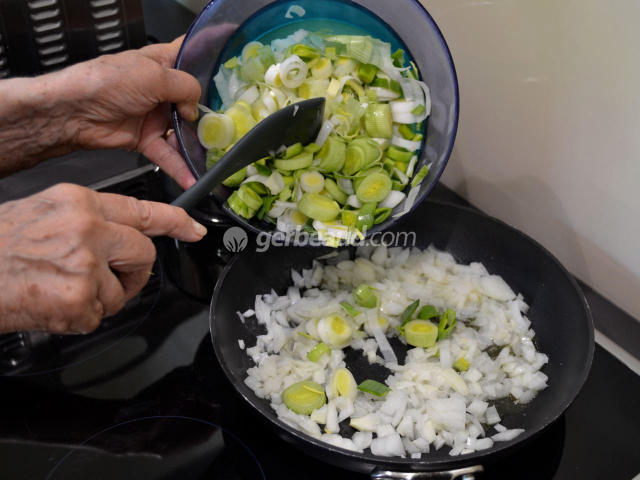 Cuisson des oignons et des poireaux