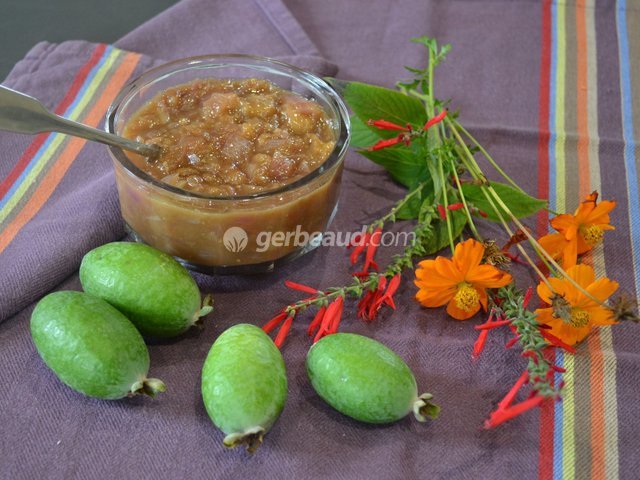 Confit de feijoas et oignons rouges