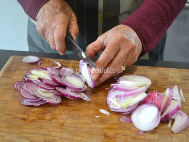 On émince les oignons