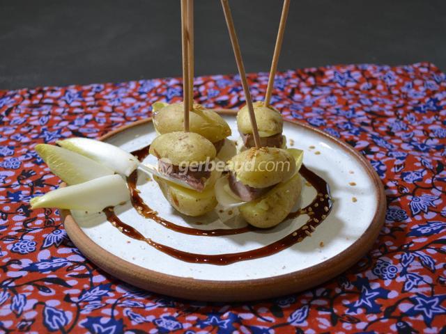 Pinchos De Pommes De Terre Et Aiguillettes De Canard