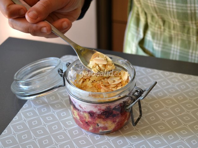 Finir avec du mascarpone et des amandes