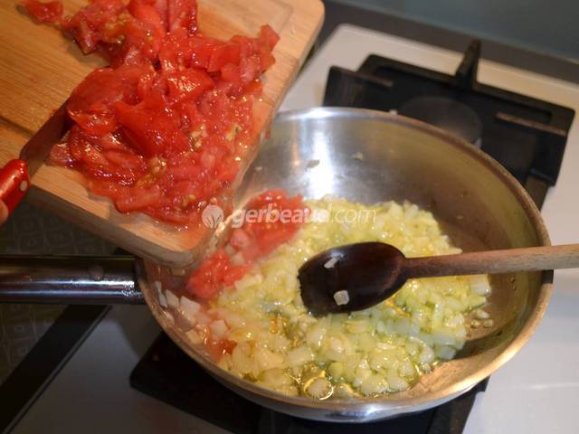 Ajout de la tomate pelée